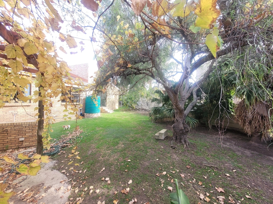 To Let 4 Bedroom Property for Rent in Wavecrest Eastern Cape